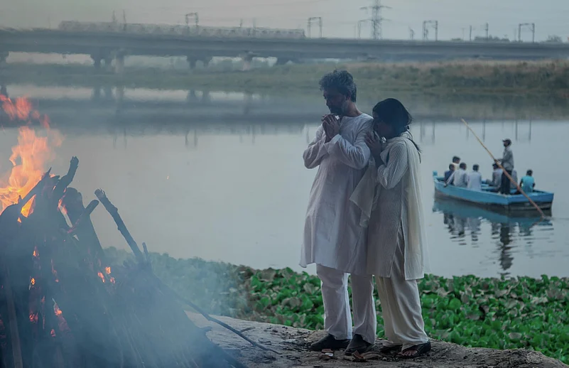 Konkona Sen Sharma as Nutan Tandon & Neeraj Kabi as Ramesh Tandon in Talvar (2015)