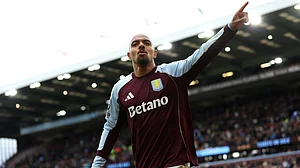 Donyell Malen celebrates scoring his second goal as Aston Villa defeat Burnley 2-1.