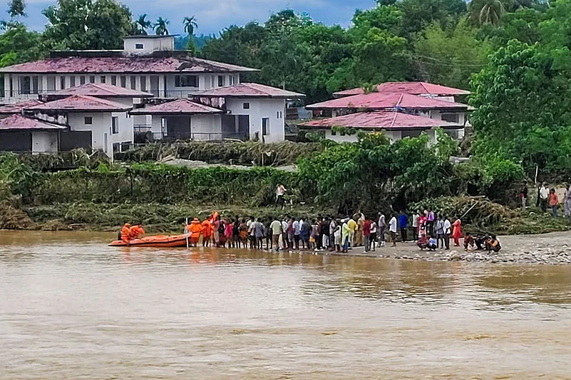 Weather: Landslides in Darjeeling