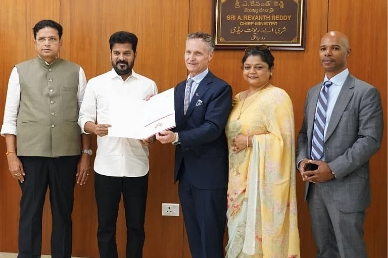 (L to R): Sridhar Babu, Hon'ble minister for information technology, electronics & communications. Industries
& commerce and legislative affairs, Telangana, A Revanth Reddy, Hon'ble Chief Minister of Telangana, Patrik
Jonsson, executive VP and president Lilly International, Shilpa Gupta, associate VP. corporate affairs. Eli Lilly
and Company (Indis) and Winselow Tucker, president and general, Eli Lilly and Company (India). - null