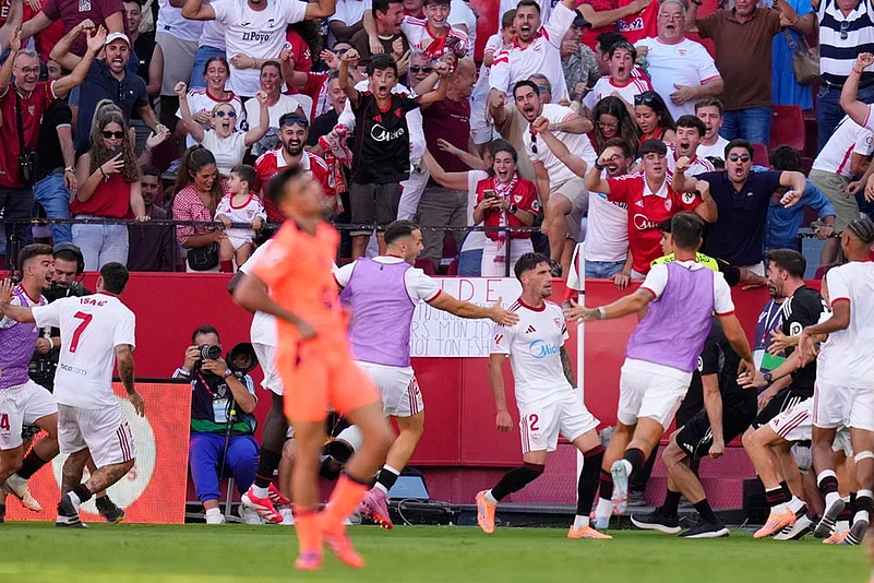 Spain soccer La Liga 2025-26 Sevilla vs Barcelona soccer match photos_Jose Angel Carmona