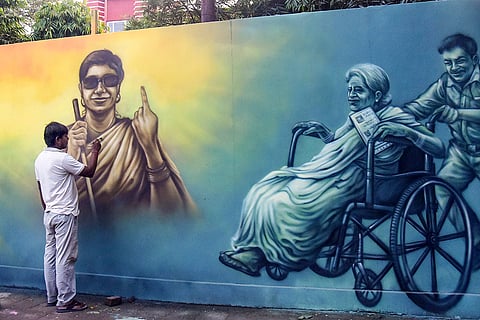 Artist paints murals in Patna