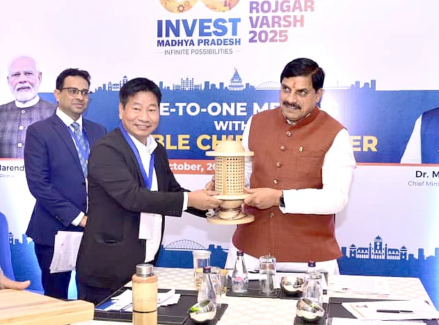 Chief Minister Dr. Mohan Yadav held one-to-one discussions with leading industrialists and investors