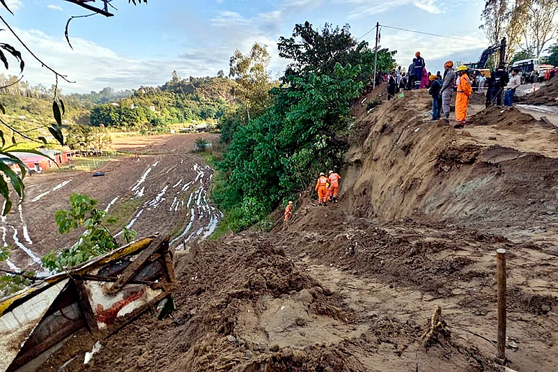 Himachals Bilaspur bus landslide photos_7