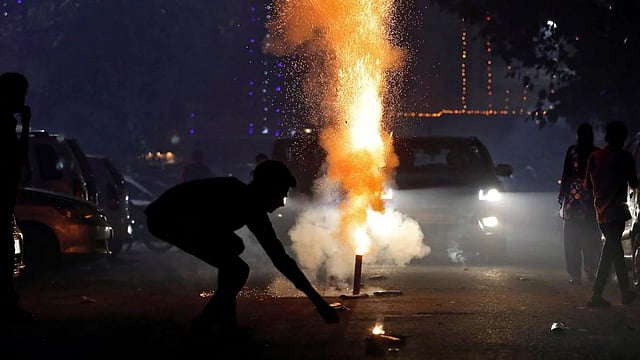 Diwali Firecrackers 2025: A Guide To The Ban, Health Risks & Pollution Laws