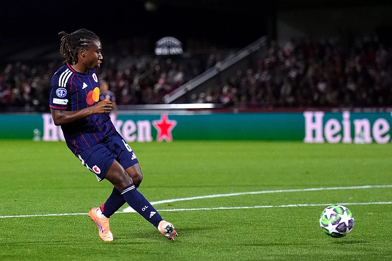 UEFA Womens Champions League soccer UWCL 2025-26 Arsenal vs Lyon_Melchie Dumornay