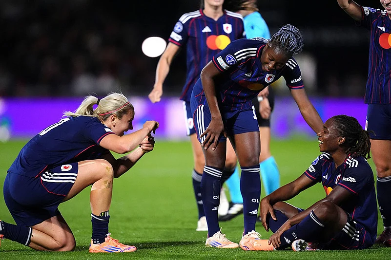 UEFA Womens Champions League soccer UWCL 2025-26 Arsenal vs Lyon_Melchie Dumornay