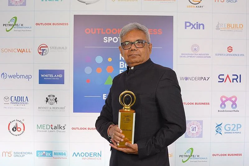 Somnetics executive with the Outlook Business Nation Builders Award