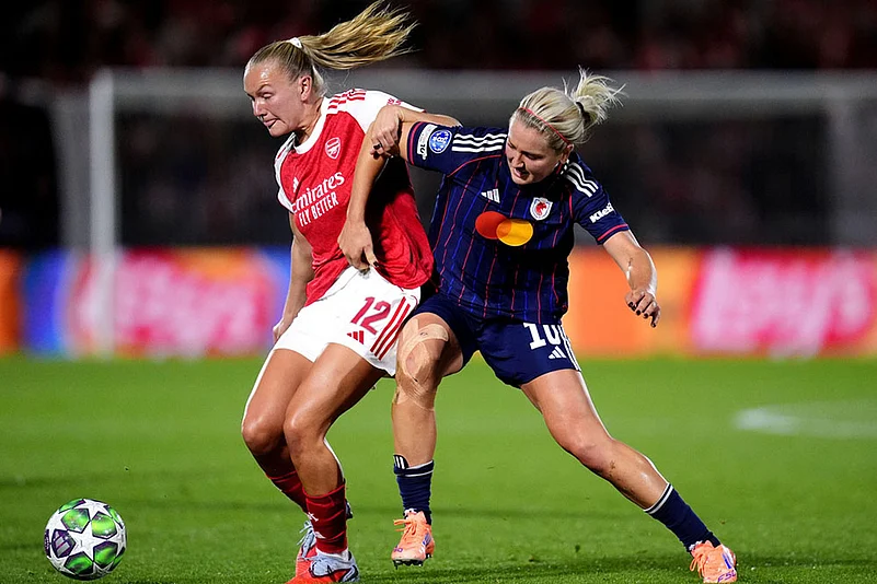 UEFA Womens Champions League soccer UWCL 2025-26 Arsenal vs Lyon_Lindsey Heaps