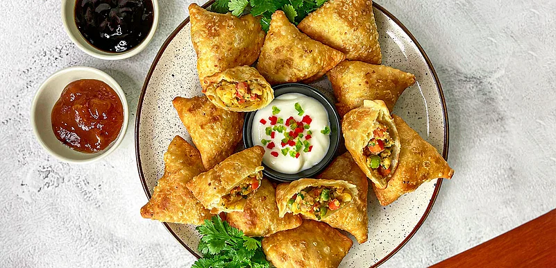 Plate of samosas with dips