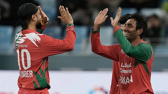 Oman Vs Samoa Live Score, ICC T20 World Cup East Asia Pacific Qualifier: OMA Bowling; Ross Taylor Playing For Visitors