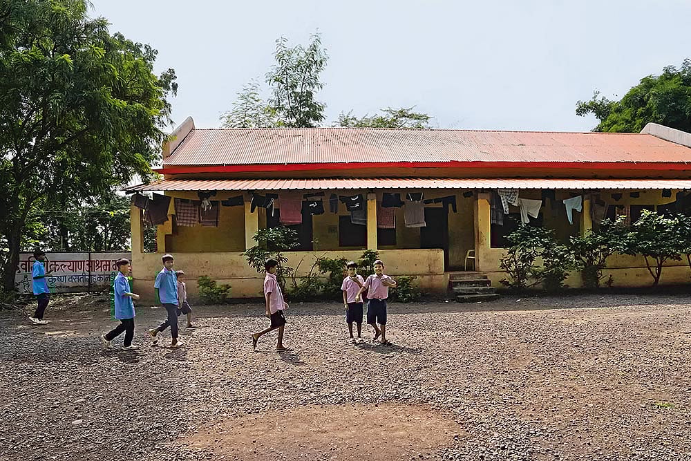 | Photo: Dinesh Parab : A Better Life?: Children at the Vanvasi Kalyan Ashram at Kanadi Chikhali, Nandurbar
