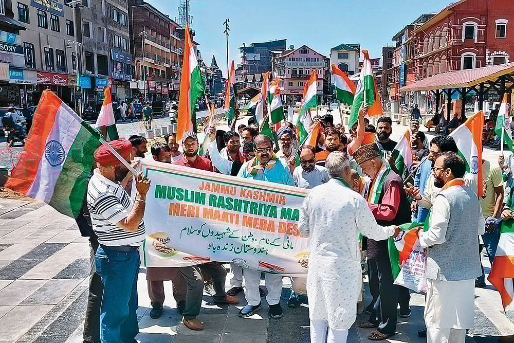 | Courtesy: X : Growing Presence: J&K Muslim Rashtriya Manch holding a Tiranga rally at Lal Chowk, Srinagar