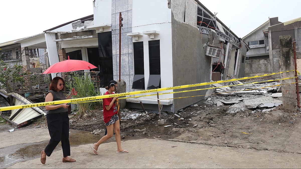 Manman Dejeto : 7.4-magnitude earthquake hit Philippines 