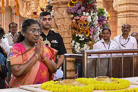 Prez Murmu visits Somnath temple