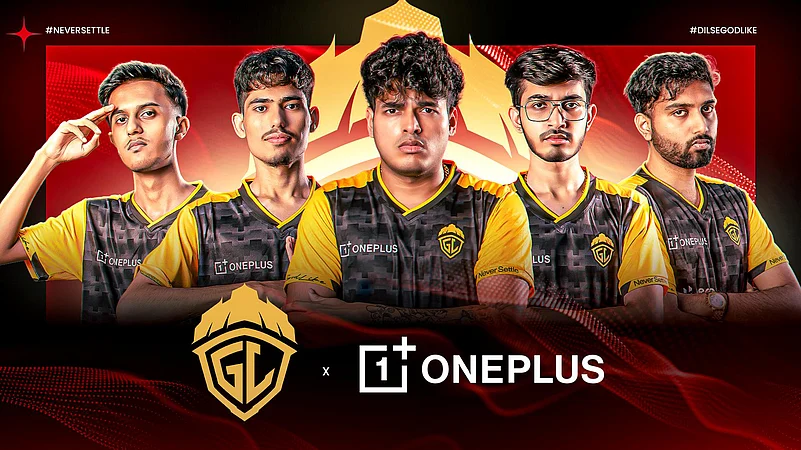 GodLike Esports team in OnePlus jerseys posing together