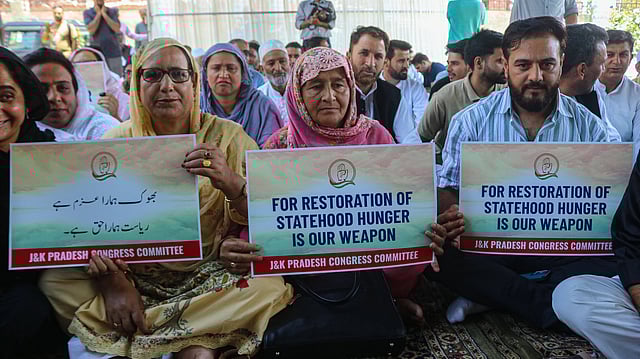 SC Gives Centre Four Weeks To Reply On Pleas Seeking Jammu And Kashmir Statehood