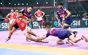 Special Arrangement : PKL 12: Akshit's Heroic Super 10 Helps Dabang Delhi Complete Double Over Gujarat Giants