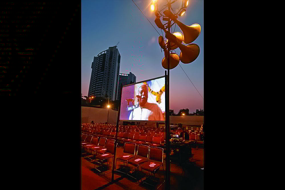 | Photo: Tribhuvan Tiwari : Digital Messaging: RSS chief Mohan Bhagwat addressing people at the Ramlila Maidan, New Delhi, on October 29, 2009
