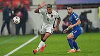 | Photo: AP/Darko Vojinovic : Albania's Myrto Uzuni, left, is challenged by Serbia's Andrija Zivkovic during the World Cup Group K qualifying soccer match between Serbia and Albania, at the Dubocica Stadium in Leskovac, Serbia, Saturday, Oct. 11, 2025.