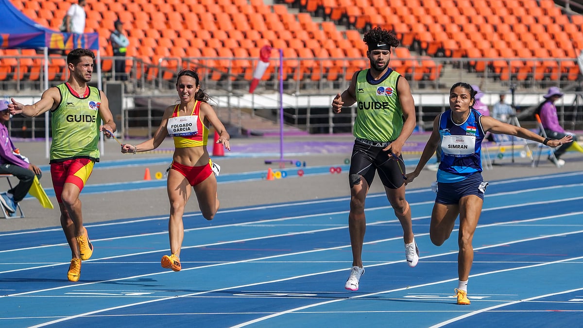 PTI : India's Simran Sharma (right) with her guide Umar Saifi compete in the women's 200m T12 semi-final event at the World Para Athletics Championships 2025, at Jawaharlal Nehru Stadium.