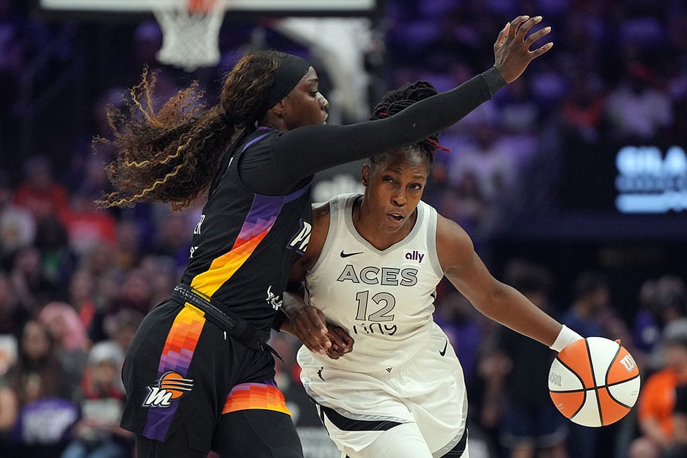 WNBA Finals Las Vegas Aces vs Phoenix Mercury Basketball game photos_Chelsea Gray