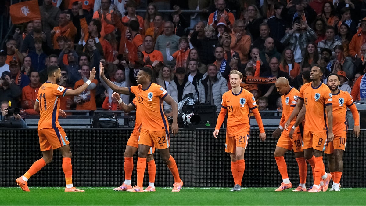 The Netherlands players celebrate after Donyell Malen, 3rd right, scored the opening goal during a World Cup 2026 group G qualifying soccer match between the Netherlands and Finland in Amsterdam, Sunday, Oct. 12, 2025.  - | Photo: AP/Patrick Post