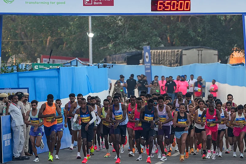 Delhi Half Marathon 2025 photos