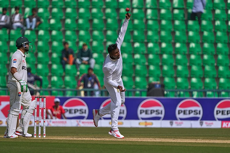 Pakistan Vs South Africa, 1st Test Day 1 pics From Lahores Gaddafi Stadium_Senuran Muthusamy