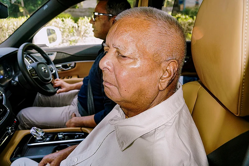 RJD chief Lalu Prasad Yadav leaves Rouse Avenue Court