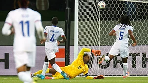| Photo: AP/Brynjar Gunnarsson : France goalkeeper Mike Maignan fails to stop a goal from Iceland's Kristian Hlynsson during a World Cup 2026 group D qualifying soccer match between Iceland and France in Reykjavik, Monday, Oct. 13, 2025.
