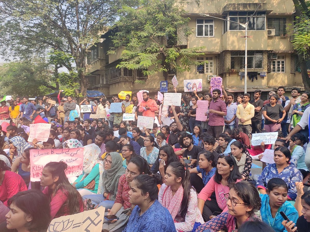 X.com/FahadZirarAhmad : Around 2000 students marched from TISS to Chembur Ambedkar Garden Against CAA (2019).