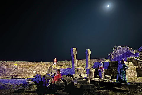 Navigating Spotlight: With the theatrical stagings set in various locations throughout the fort, the audience discovered the venue while encountering performances and installations. Some performances were finite, while most were ongoing and continued throughout the one-hour experience