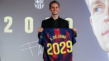 Frenkie De Jong Vows To 'Improve Many Things' After Signing New Barcelona Contract
