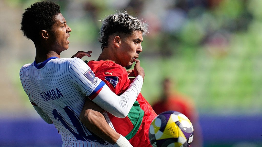 AP/Matias Delacroix : France's Noham Kamara, left, and Morocco's Yassir Zabiri battle for the ball during a FIFA U-20 World Cup semifinal soccer match at Elias Figueroa Brander Stadium in Valparaiso, Chile