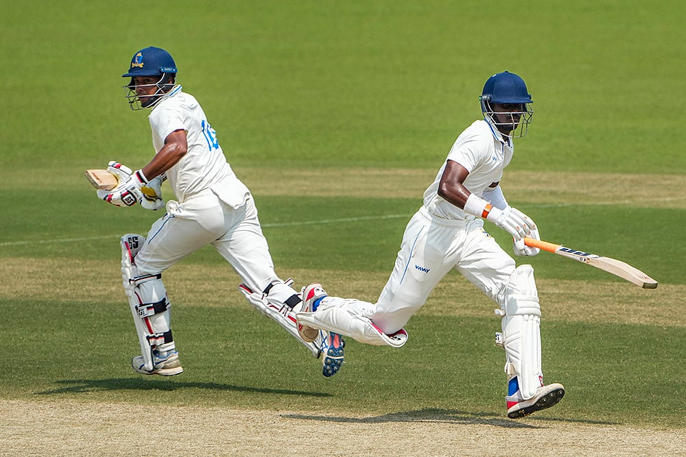 Ranji Trophy Cricket 2025-26 Bengal vs Uttarakhand match Day 2_Sudip Chatterjee and Abishek Porel 