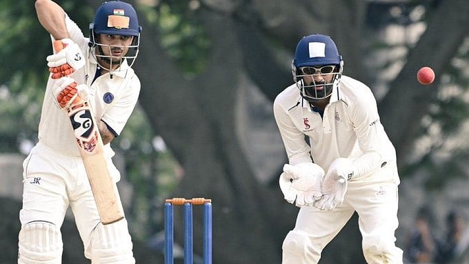 X/mufaddal_vohra : Ishan Kishan (173) and Sahil Raj (77) powered Jharkhand to 419; debutant Jatin Pandey (3/10) reduced Tamil Nadu to 18/5