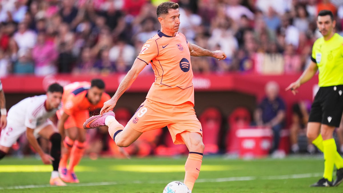 | Photo: AP/Jose Breton : Barcelona's Robert Lewandowski shoots a penalty kick during the Spanish La Liga soccer match between Sevilla and Barcelona at the Ramon Sanchez Pizjuan stadium in Seville, Spain, Sunday, Oct. 5, 2025.