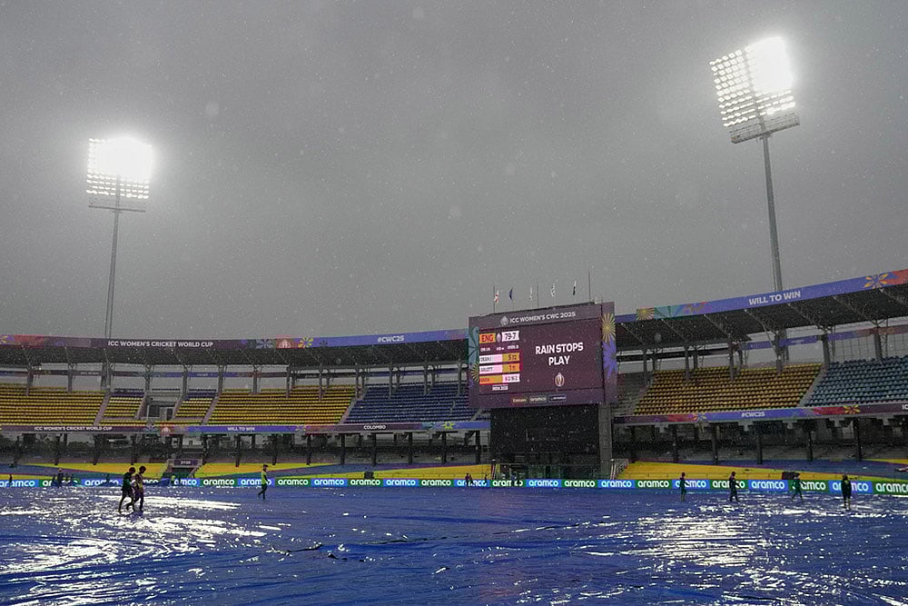 ICC Women’s World Cup 2025 Women’s Cricket Pakistan vs England_covered field 