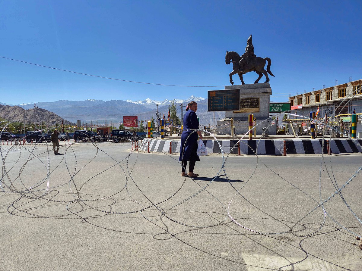 High security during the funerals of two deceased in Leh  - ANI