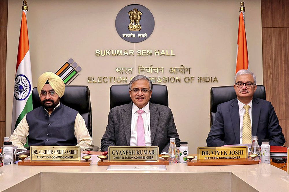 Bihar Polls: ECI holds meet with enforcement officials