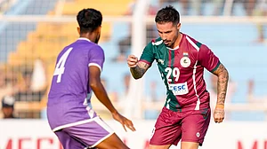 X/mohunbagansg : MBSG vs EBFC IFA Shield 2025 final live: Mohun Bagan take on East Bengal in the Kolkata Derby.