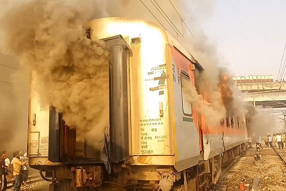 Amritsar-Saharsa Garib Rath Express catches fire in Punjab