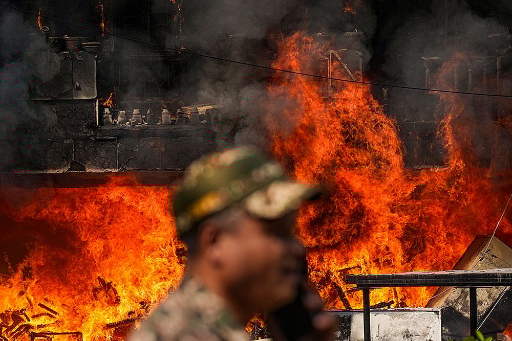 | Photo: PTI/Karma Bhutia : Fire at Delhi's Brahmaputra Apartments