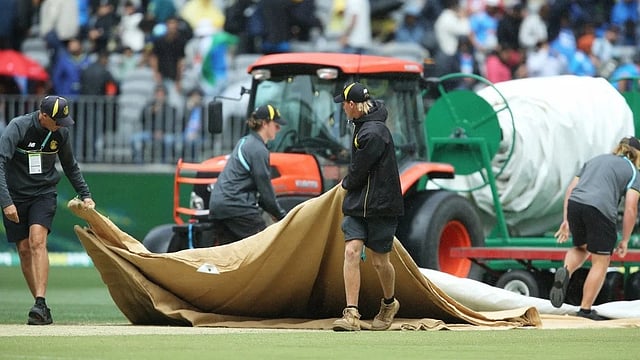 IND Vs AUS Live Cricket Score, 1st ODI: Siraj Bowls Maiden After Arshdeep Strikes | Australia 11/1 (3)