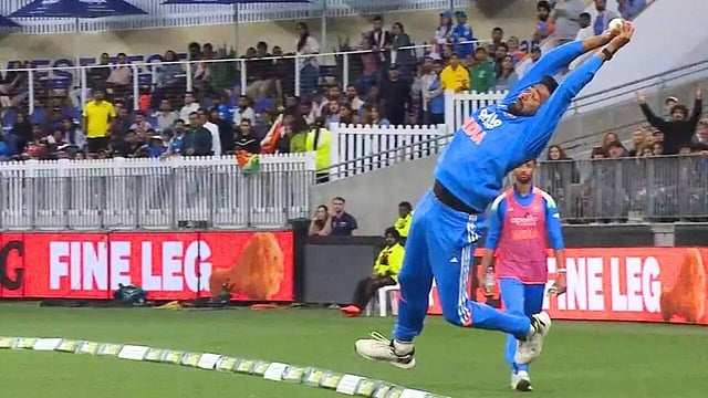 IND Vs AUS 2025: Mohammad Siraj’s Spectacular Save Wins Hearts Despite India’s Defeat In 1st ODI - Video