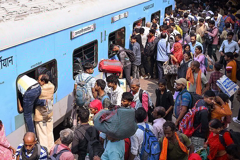 Patna Junction sees heavy festive footfall
