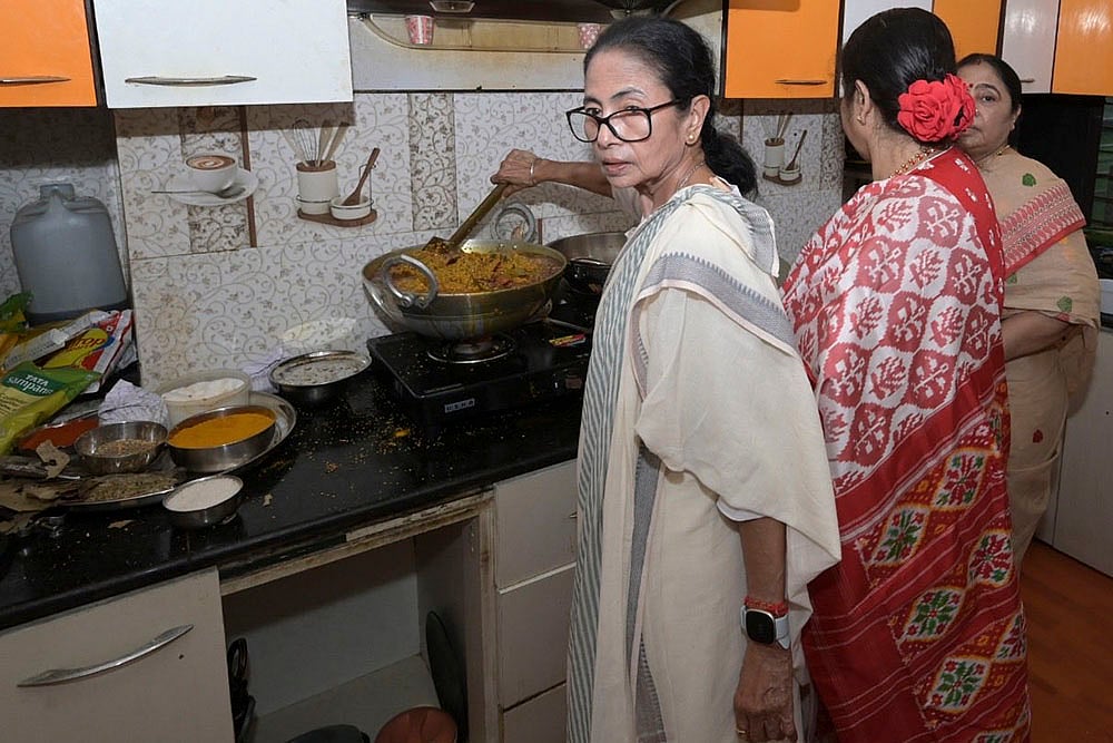 WB CM Mamata Banerjee prepares food for Goddess Kali prayers
