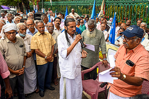 Kerala transport pensioners protest