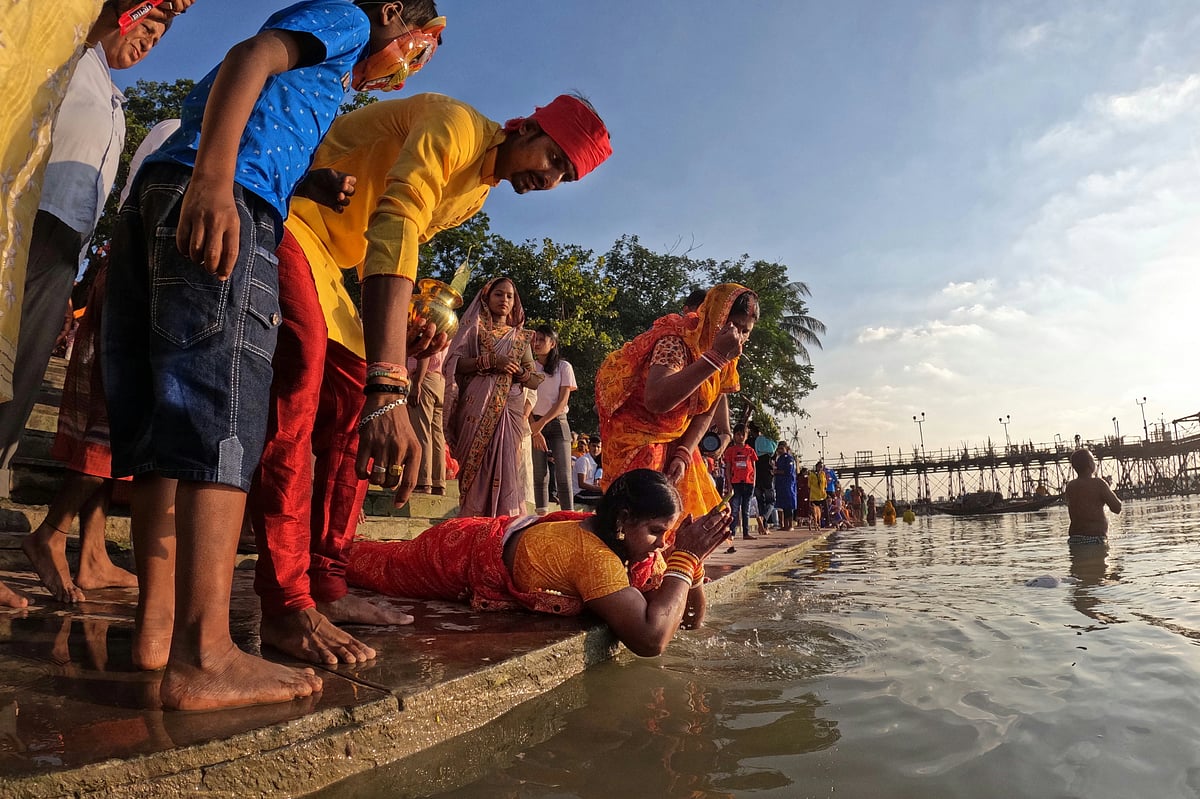 People gathered at Wazirabad Bridge Ghat